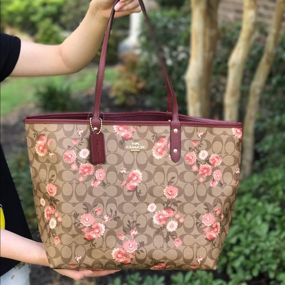 CLEARANCE !! Coach prairie daisy floral tote NWT - Picture 6 of 8